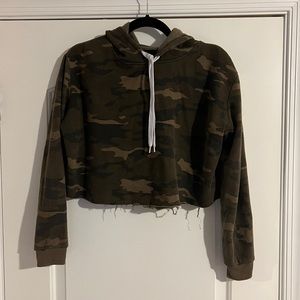 Camo Cropped Hoodie